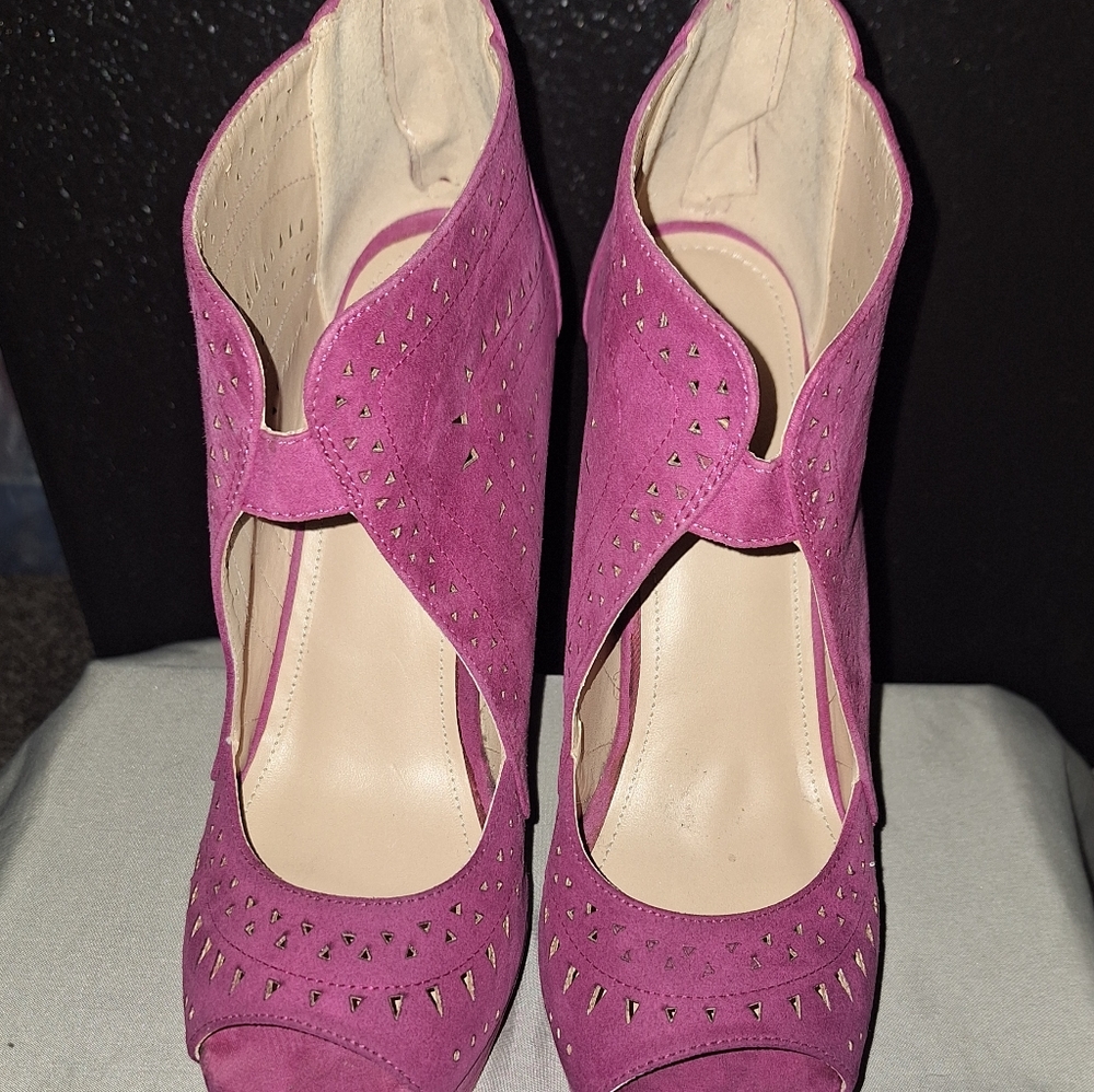 Shoes - Picture 3 of 3